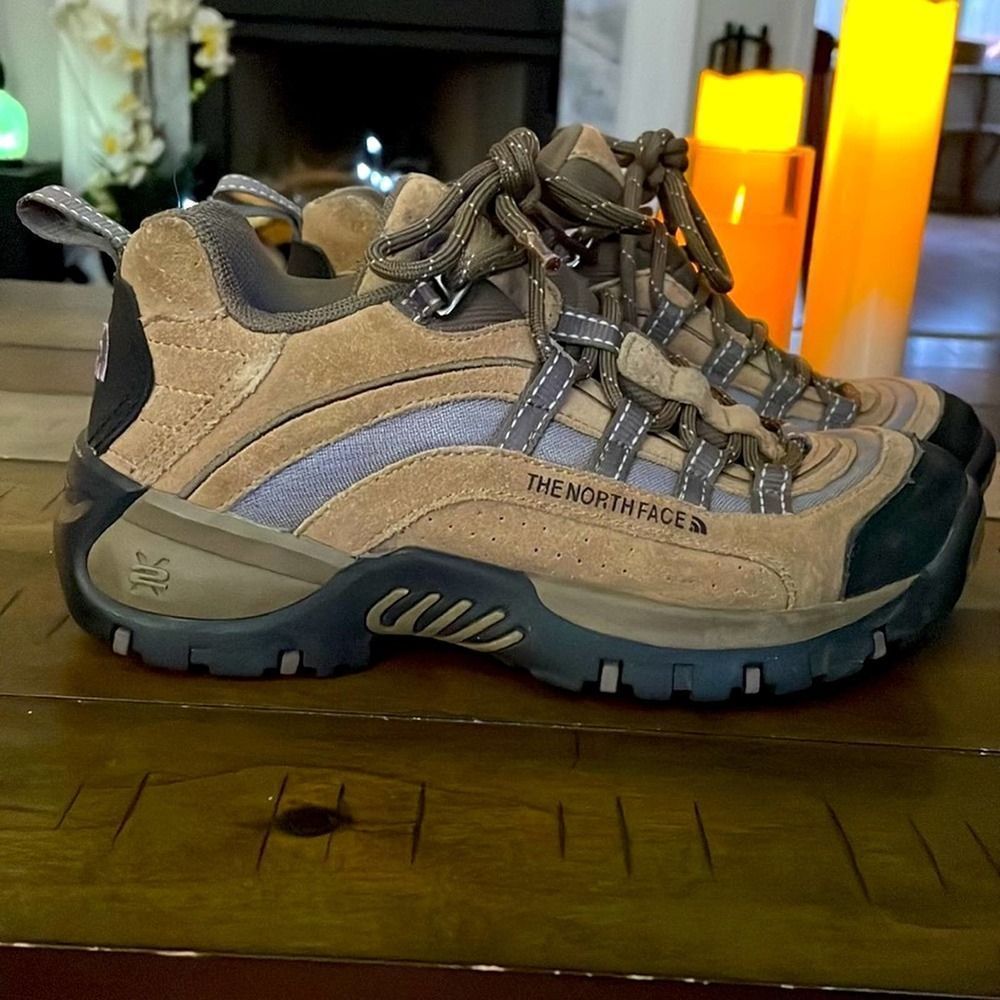 The Northface Sz 7.5 Tan lace up sneakers - Picture 1 of 7